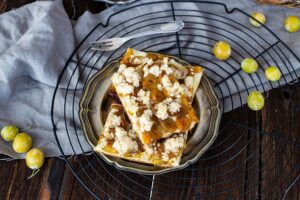 Einfaches Mirabellenkuchen Rezept vom Blech mit Streuseln (Quarkölteig)