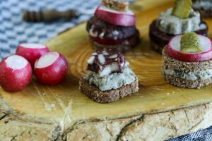 Bayrische Tapas Rezept - Brotzeitplatte mit bayrischem Fingerfood