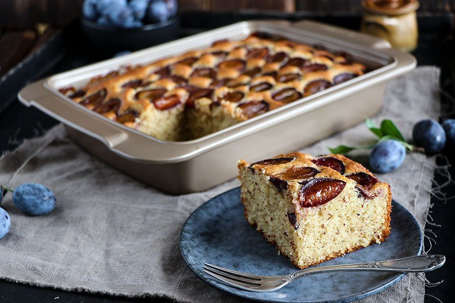 Einfacher Zwetschgen Blechkuchen - Rezept für fluffigen Boden ohne Hefe ...