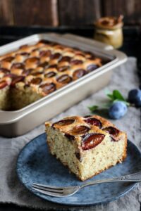 Einfacher Zwetschgen Blechkuchen - Rezept für fluffigen Boden ohne Hefe