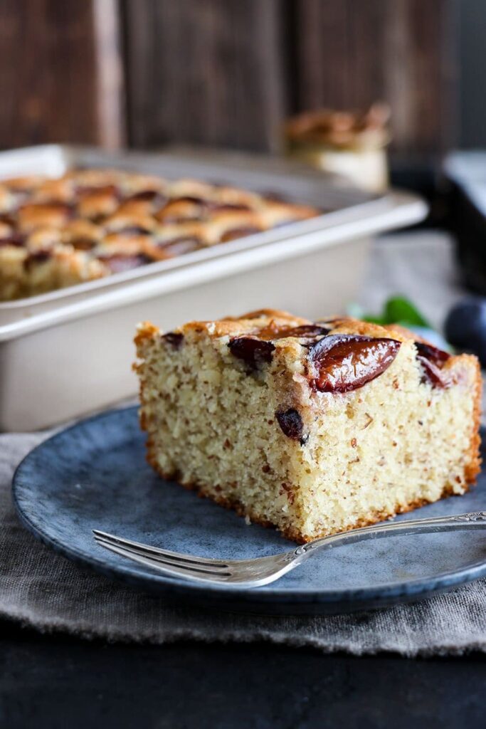 Einfaches Rezept für saftigen Zwetschgenkuchen ohne Hefe vom Blech