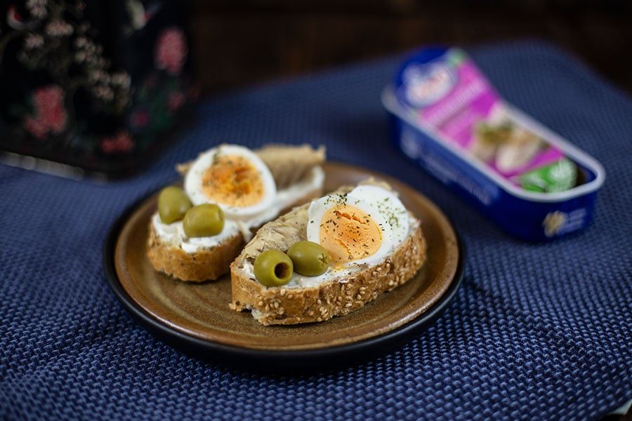 Dry Martini Gin mit Fingerfood Makrelen Häppchen 6 Fingerfood Makrelen Häppchen