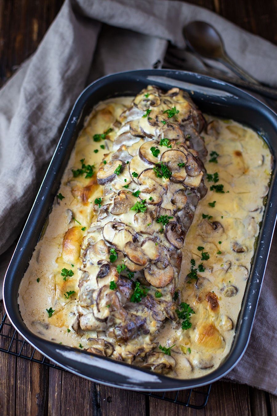 Camembert Braten Rezept (Schweinenacken) mit Pilzen und Käsesoße