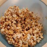 karamell popcorn rezept selber machen vermengen