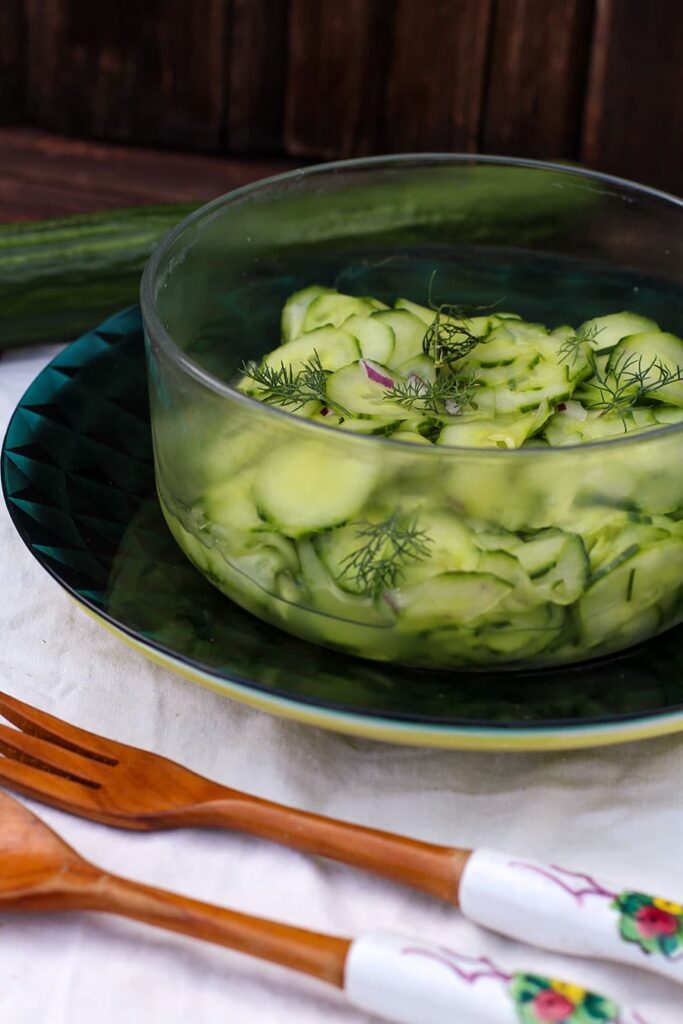 Gurkensalat mit Dill Dressing Rezpet von der Schwiegermutter