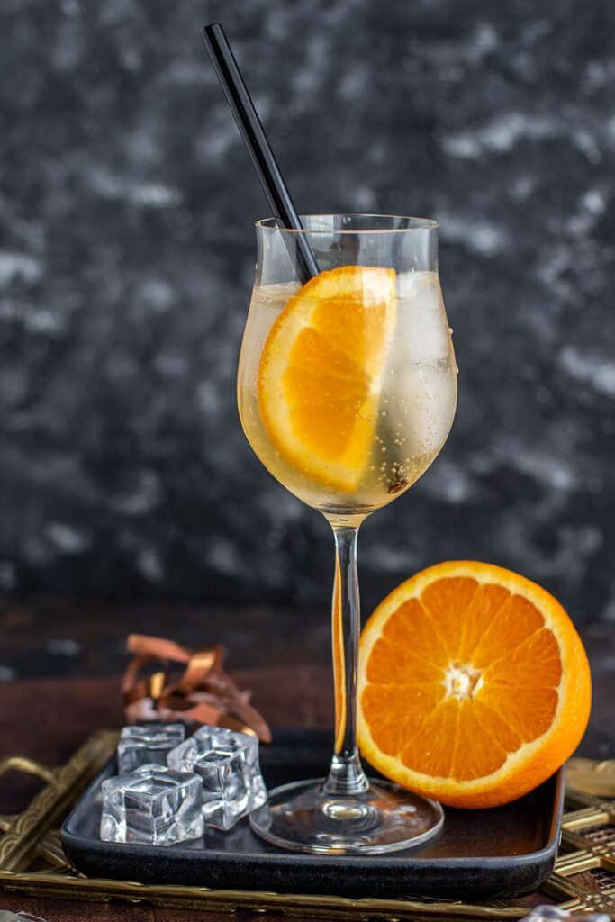 Tanqueray Flor de Sevilla Spritz Rezept - Herber Gin Cocktail 3 Longdrink mit Gin