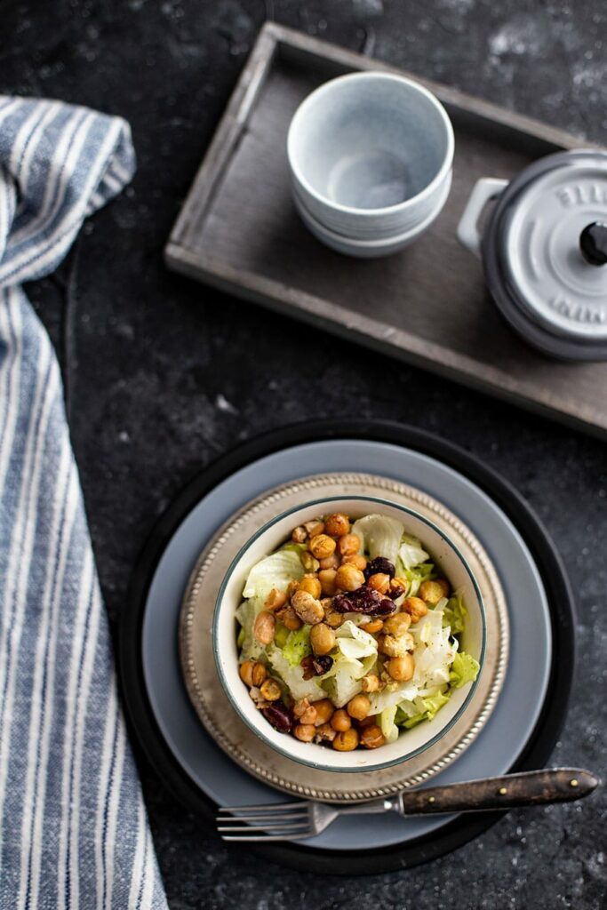 Airfryer Rezept Knusper Salat mit Kichererbsen und Kidneybohnen