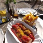 Currywurst in der Sonne