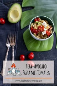 Feta Avocado Nudeln mit gebratenen Tomaten - Pasta Rezept