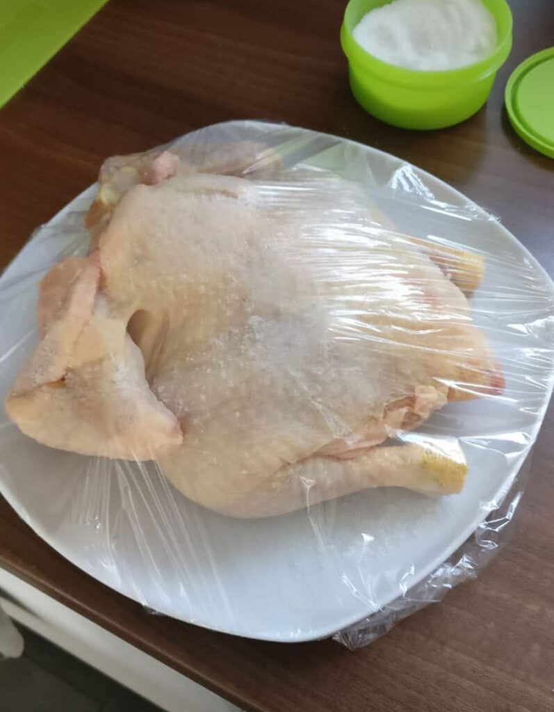 Bierdosenhähnchen vom Gasgrill 12 Ziehen lassen