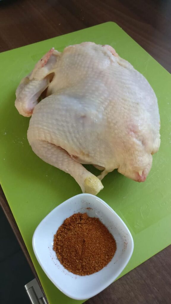 Bierdosenhähnchen vom Gasgrill 14 Mit eurem Rub einreiben