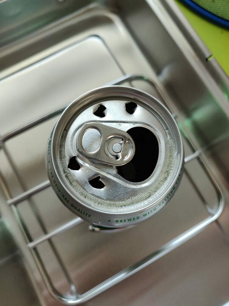 Bierdosenhähnchen vom Gasgrill 16 Bierdose großzügig einstechen