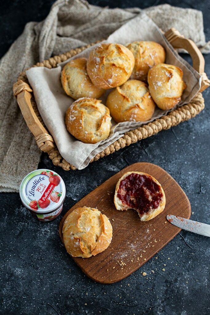 Schnelle Frühstücksbrötchen über Nacht ohne kneten