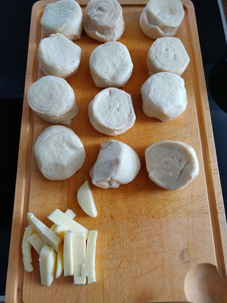Gefüllte Brötchensonne mit Mozzarella 6 Aufbackbrötchen für Brotkranz
