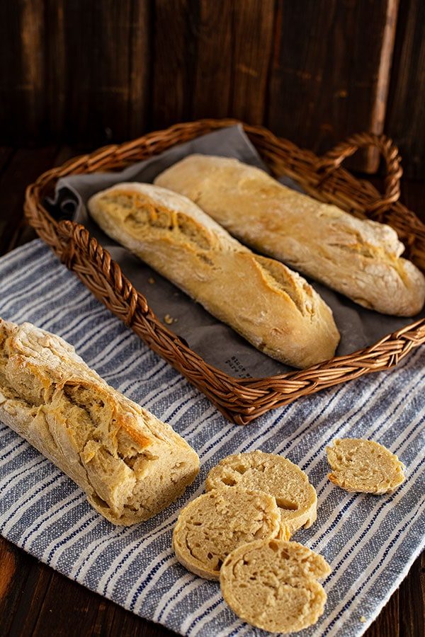 Ciabatta Rezept mit Hartweizengrieß - fluffiges Weißbrot backen