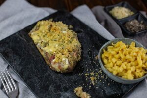 Steak mit Käsekruste und Semmelbröseln