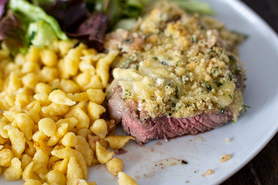 Überbackenes Steak Rezept - Steak mit Käsekruste und Semmelbröseln