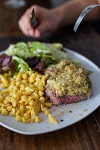 Steak mit Käsekruste und Semmelbröseln