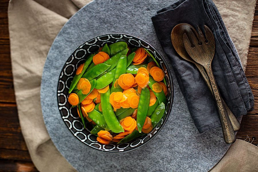 Zuckerschoten Karotten Gemüse Rezept mit Rotweinvinaigrette