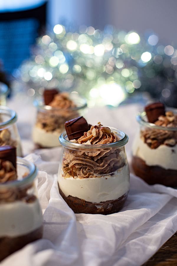 Dessert mit Bueno Creme und fluffigem Brownie Boden