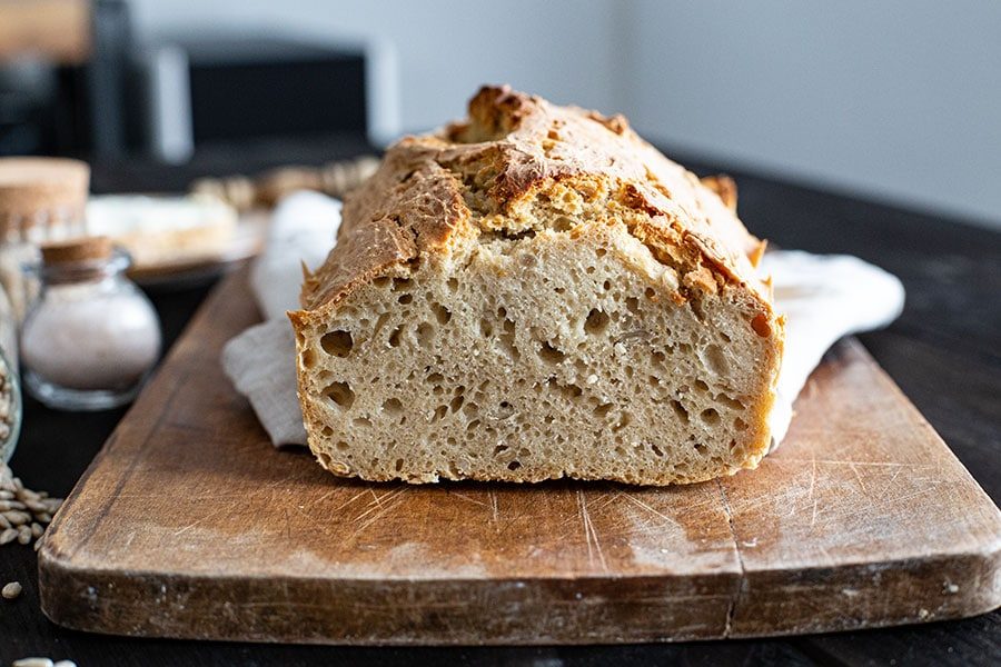 Brot backen mit Hafermehl - Knuspriges Kastenbrot 1 Hafer Weizenmehlbrot mit Hefe