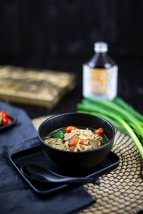 Japanische Ramen Suppe mit Pilzen & Spinat 5 asiatische Nudelsuppe