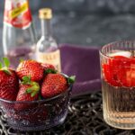 Fruchtiger Drink mit Erdbeeren