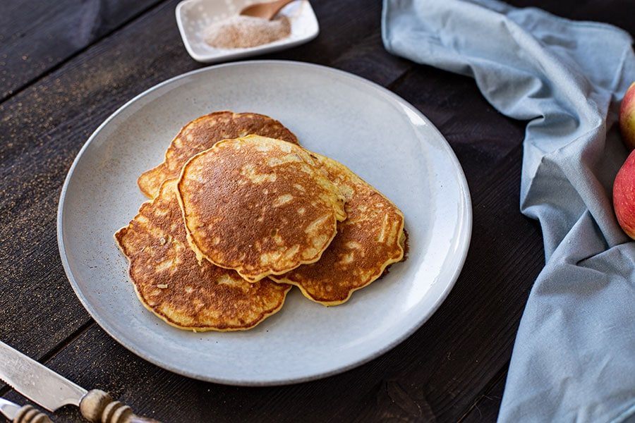 Fränkische Apfelkräpfchen in der Pfanne gemacht 3 Pancakes Apfel Rezept
