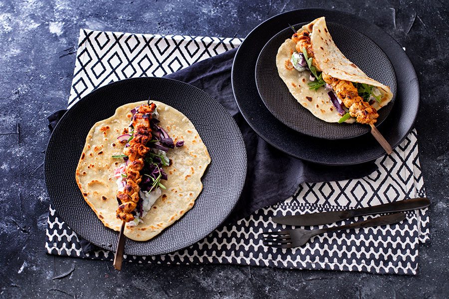 Piadina mit Hähnchenspießen 1 Gefüllte Teigfladen mit Hähnchen und Tzatziki