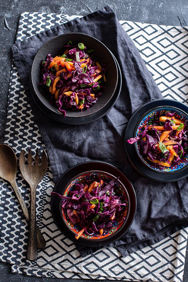 Rezept für Rotkohl Slaw mit Mangostreifen - Toller Grillsalat