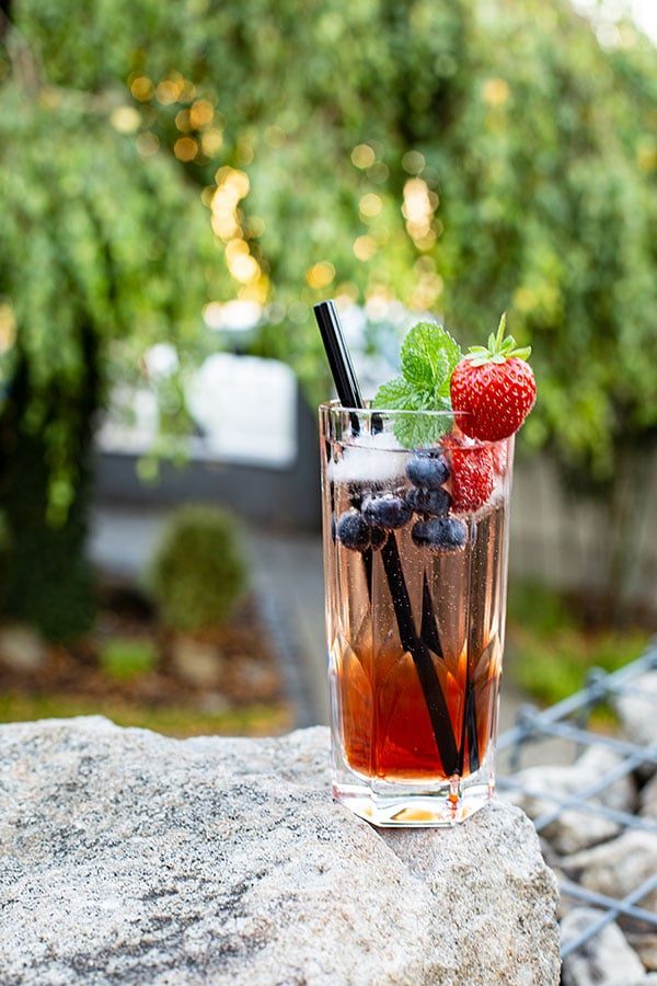 Beeriger Rose Cocktail 3 Beeren Rose Drink