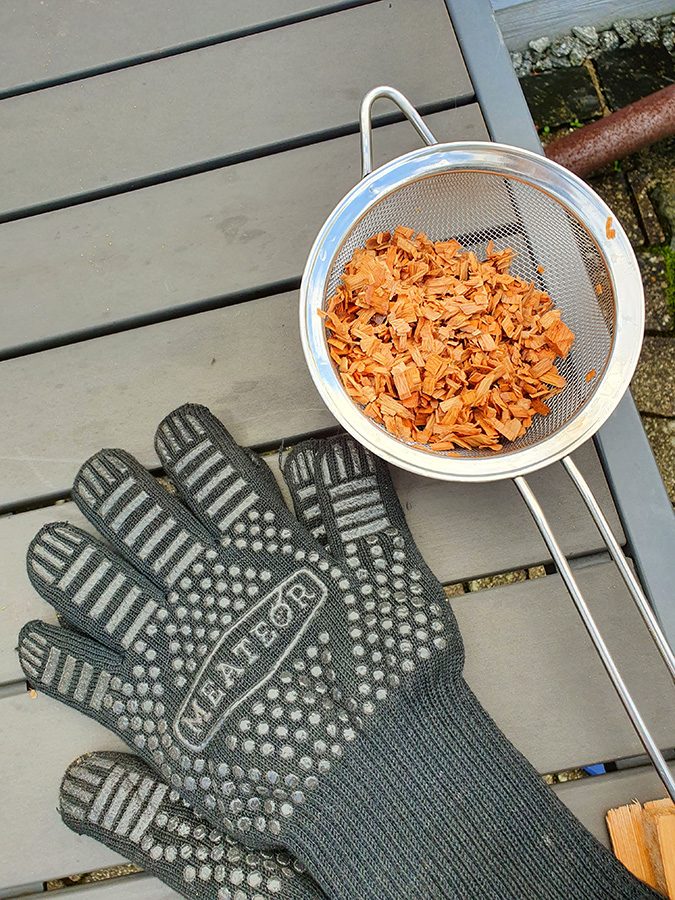 Pastrami Rezept im Smoker - einfach mal selber machen 26 Buchenspäne vorbereiten