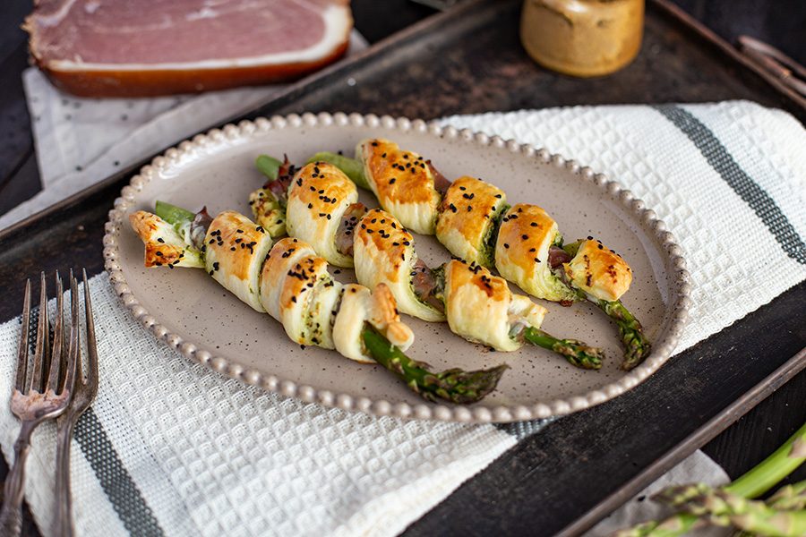 Grüner Spargel Blätterteig Stangen mit Schinken und Pesto 3 Grüner Spargel Speck Frischkäse Stangen