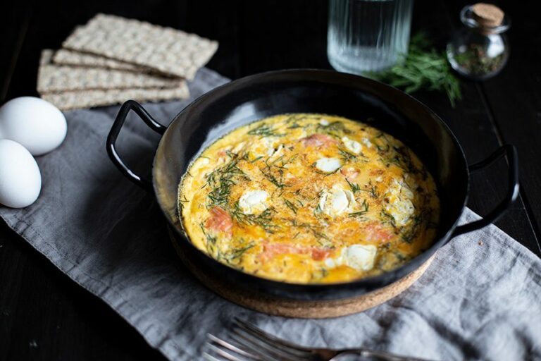 Einfaches Ofen Omelette mit Lachs
