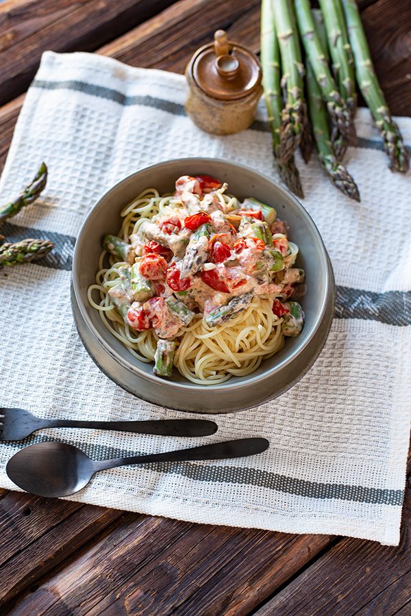 Grüner Spargel Pasta mit Tomaten und cremiger Soße 7 Spargel Nudel Rezept