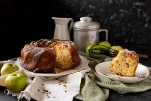 Gugelhupf mit Apfel und Pudding