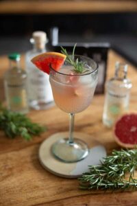 Grapefruit Rosmarin Gin Tonic Rezept