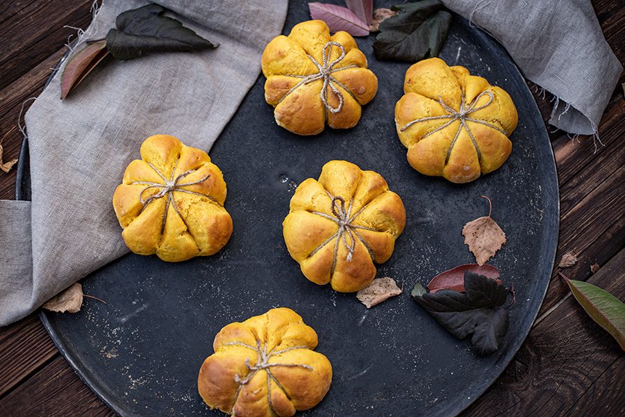 Kürbis Brötchen - Saftig & Lecker 4 Brötchen in Kürbisform