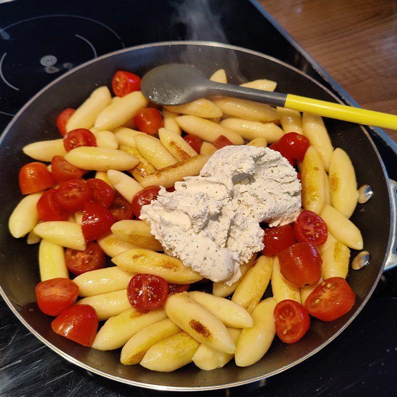 Schnelle Schupfnudelpfanne mit Frischkäse 13 Step 3 - Frischkäse dazu geben