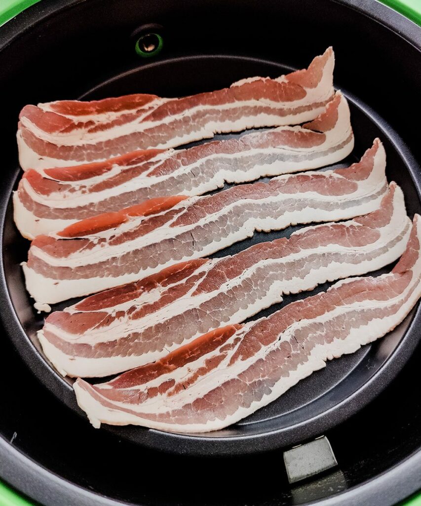 Knuspriger Bacon im Air Fryer zubereitet - super cross! 6 Variante mit Blech