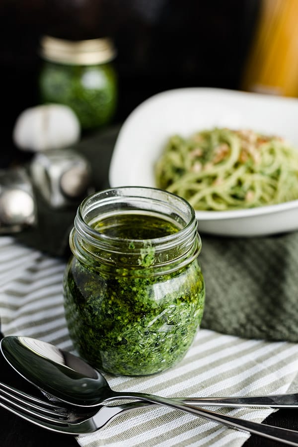 Bärlauch Pesto Rezept mit Pinienkernen einfach selbstgemacht