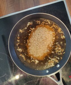Step 4 - Brühe & Reis dazu