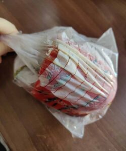 Step 3 - Die warmen Paprika in eine Plastiktüte packen