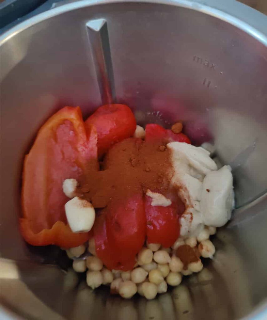 Paprika Hummus mit gegrillten Paprika 12 Step 5 - Ab in den Mixer mit allem