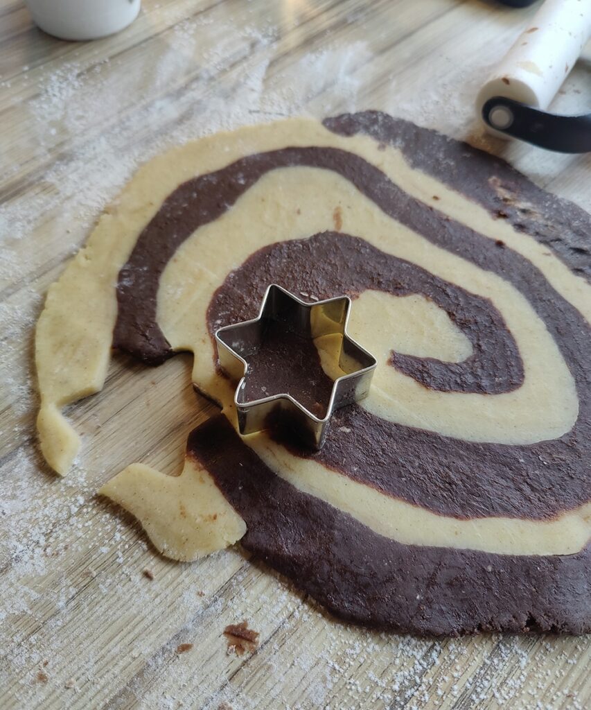Marmor Plätzchen Rezept zu Weihnachten 10 Step 3 - Ausstechen