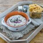 Sour Cream Dip mit Zwiebeln