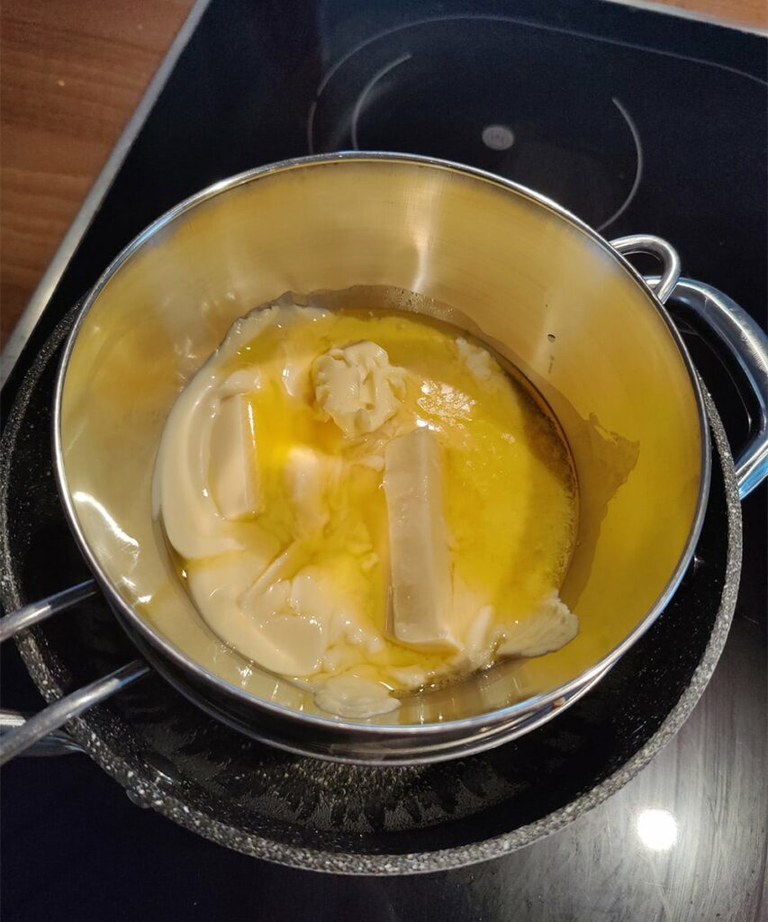 Step 2 - Schokolade mit Butter schmelzen