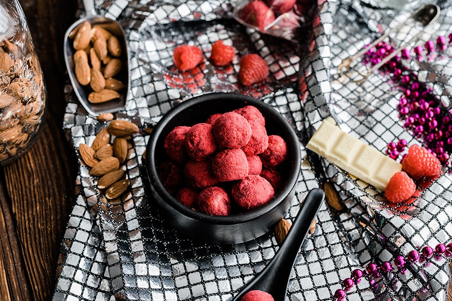 Eierlikör Pralinen Rezept mit Himbeere und Schokolade 5 Pralinen mit Himbeere und Eierlikör