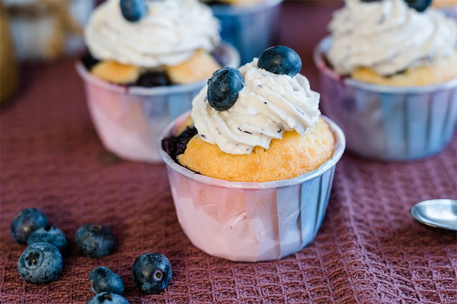 Blaubeer Muffins mit Frischkäse Topping