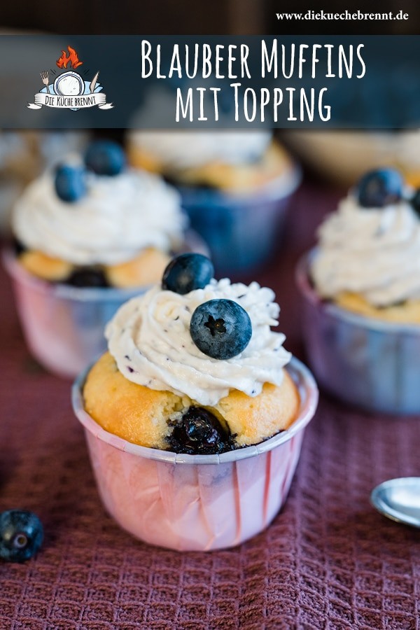 Blaubeer Muffins Rezept mit Frischkäse Frosting als Topping
